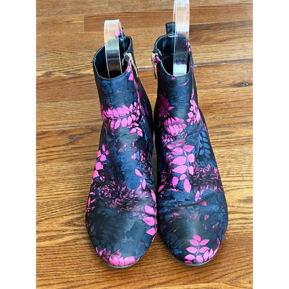 Liz Claiborne Shoes - Liz Claiborne Floral Print The Gina Ankle Boots Satin with Gold Accents sz(9)